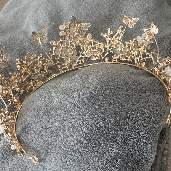 Elegant Gold and Pearl Butterfly Floral Tiara - Picture 5 of 5